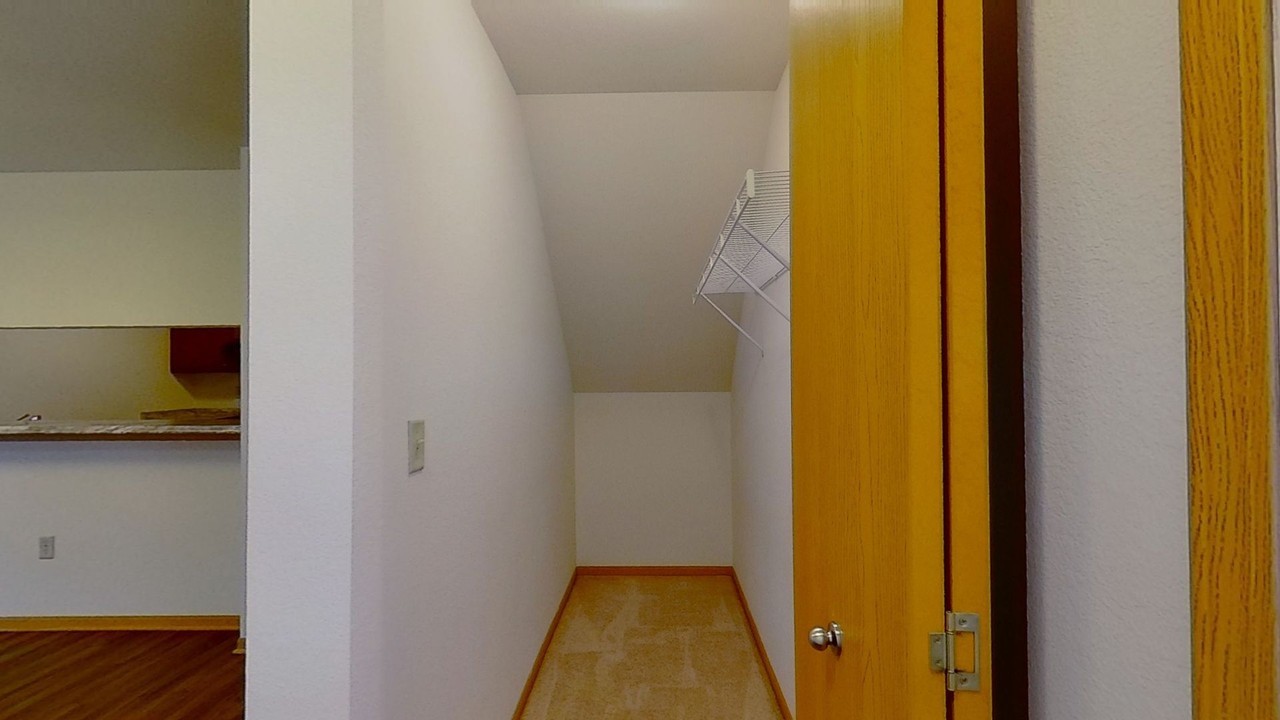 625 Cedar Bluffs Way - Photo 4 of 16