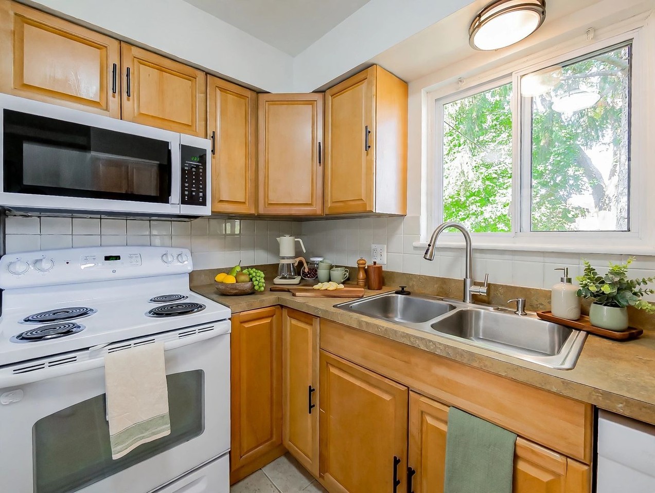 8580 Buffalo Dr - Photo 4 of 35
