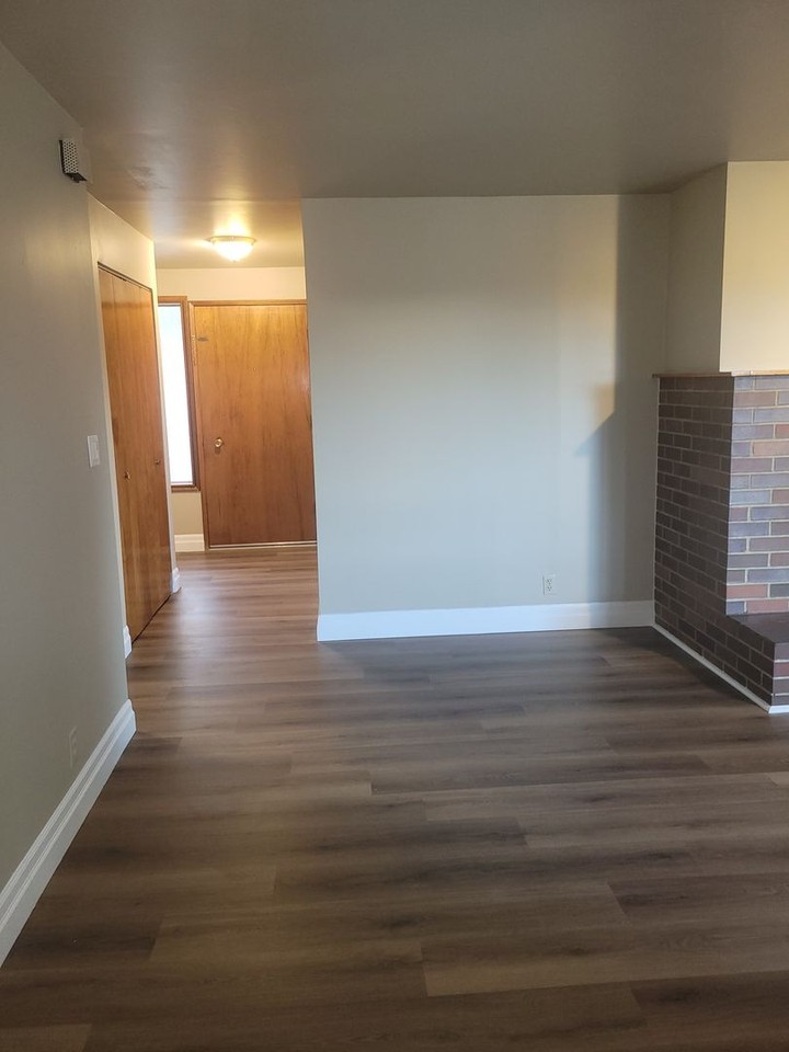 102 S Summit Ave #A - Photo 7 of 17