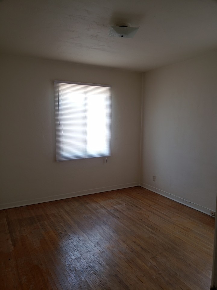 2916 Constitution Ave Ne - Photo 3 of 20