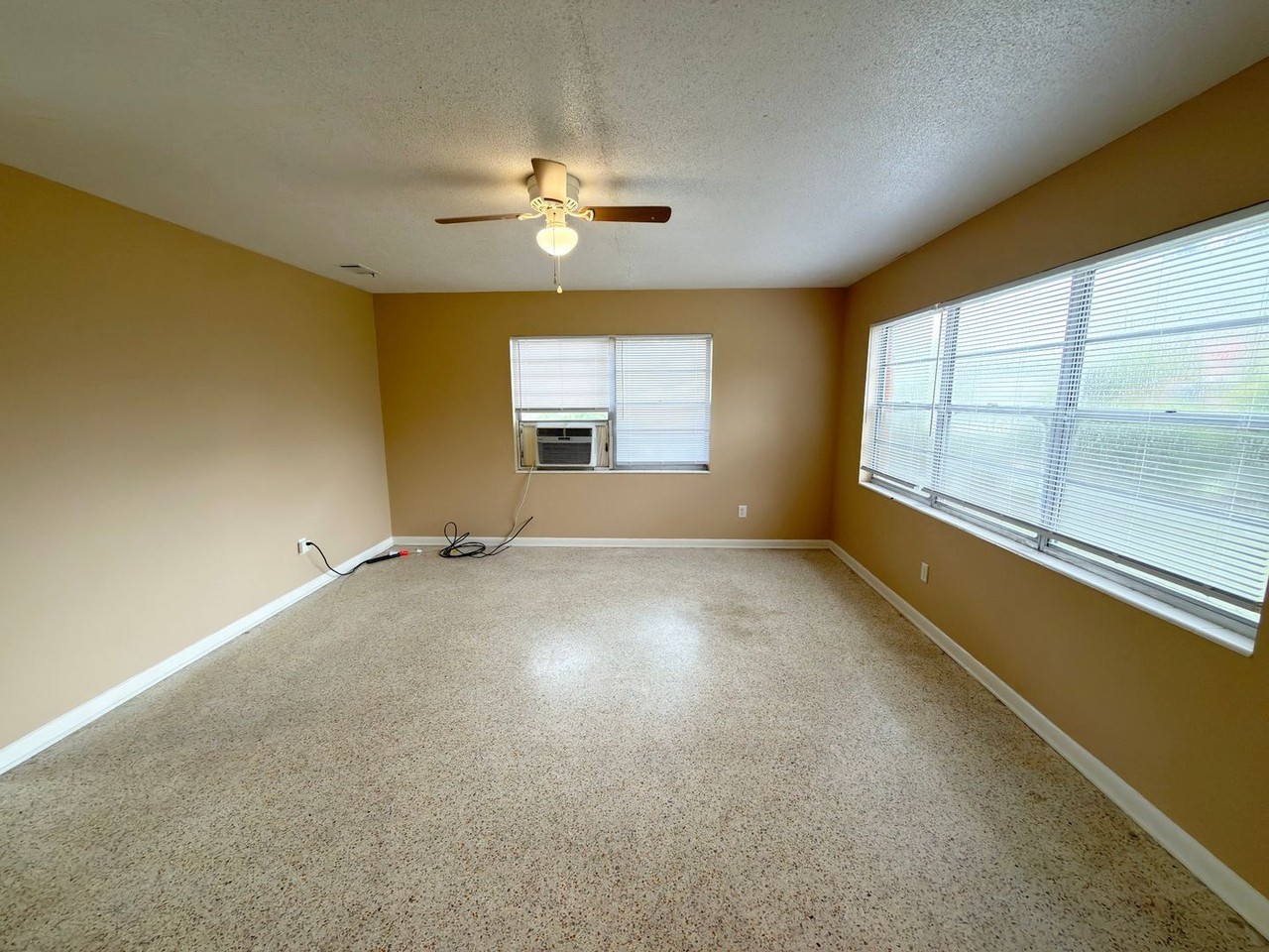 929 Nw 7th Ave - Photo 4 of 13