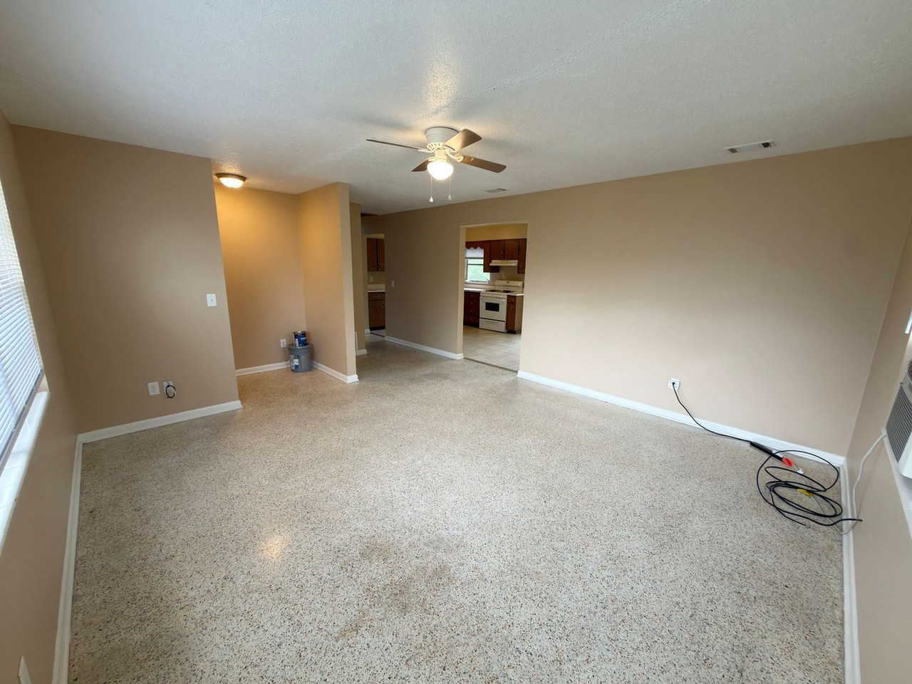 929 Nw 7th Ave - Photo 5 of 13