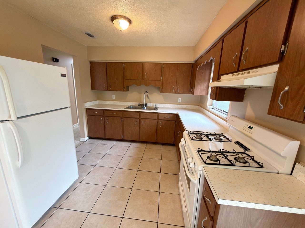 929 Nw 7th Ave - Photo 7 of 13