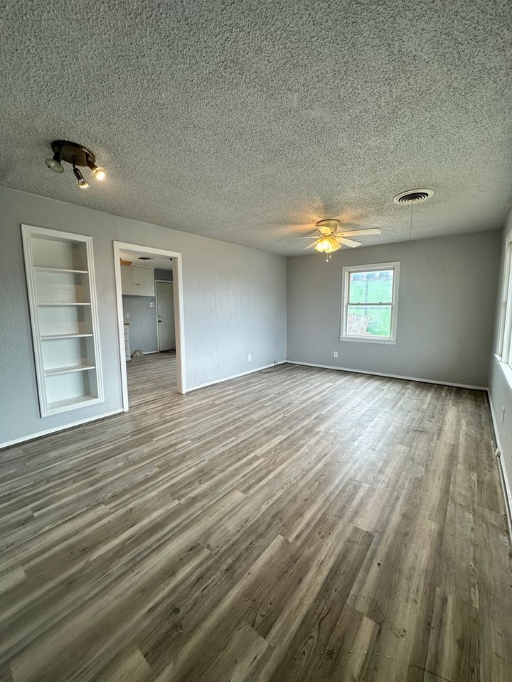 1635 Nw 20th Ave - Photo 2 of 12