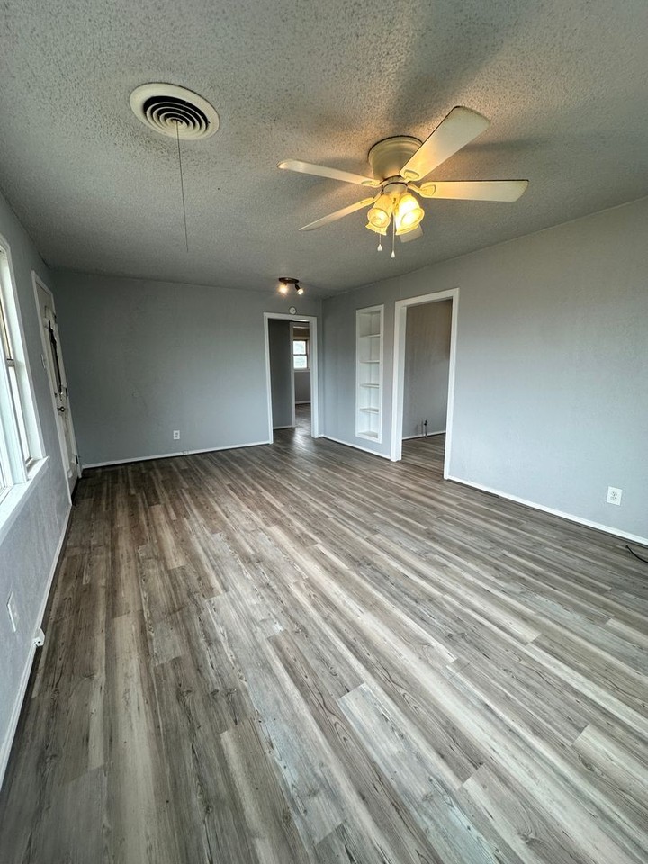 1635 Nw 20th Ave - Photo 3 of 12