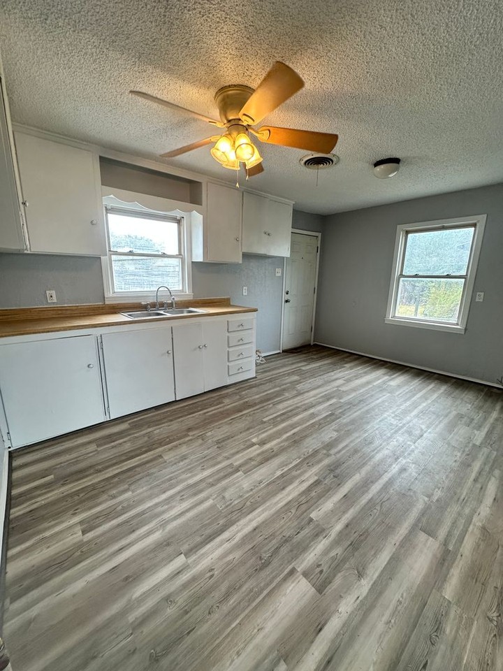 1635 Nw 20th Ave - Photo 4 of 12