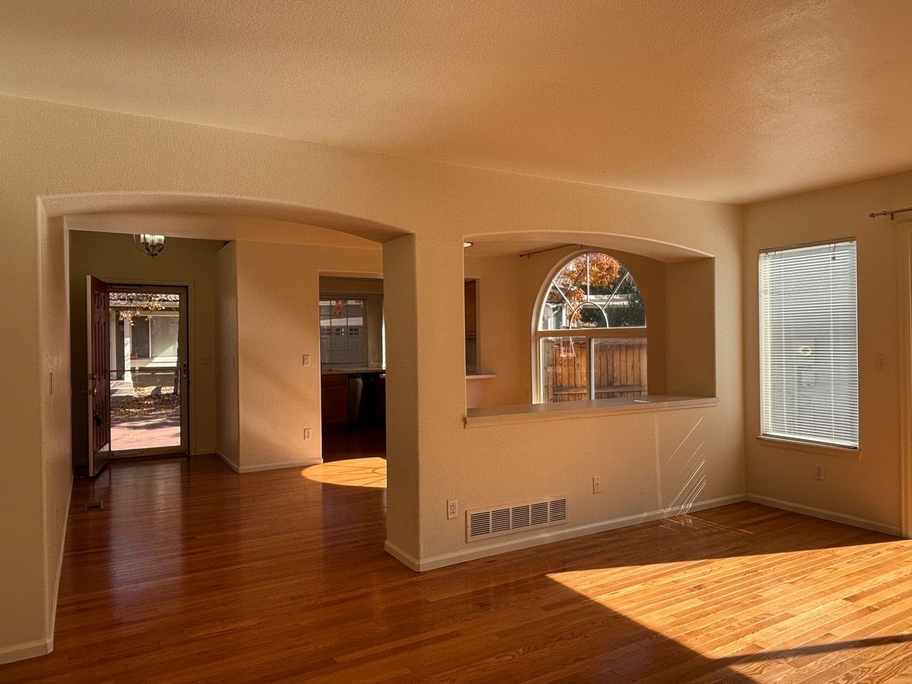 1298 Braewood Ave - Photo 7 of 24