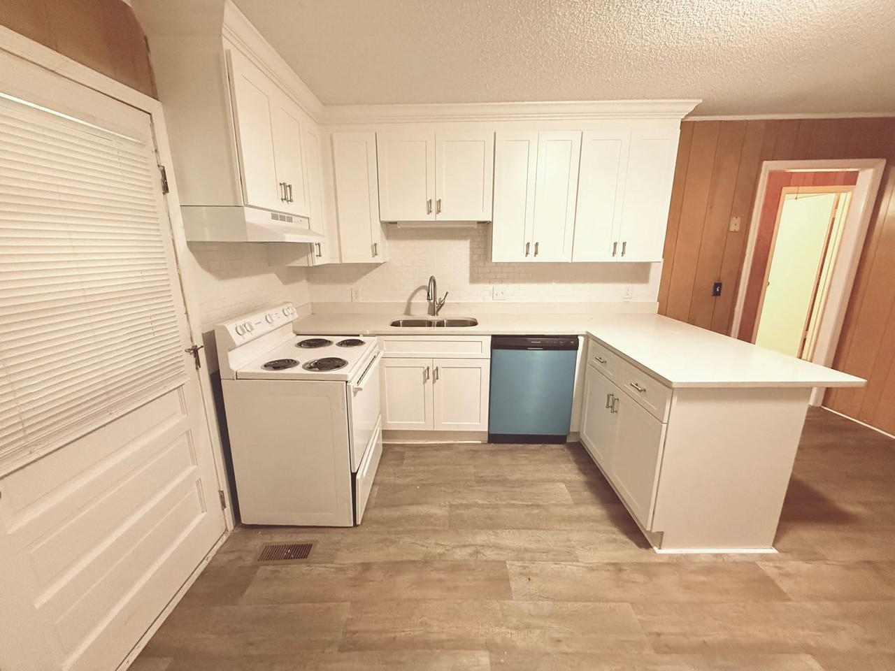 727 Lee St - Photo 2 of 10