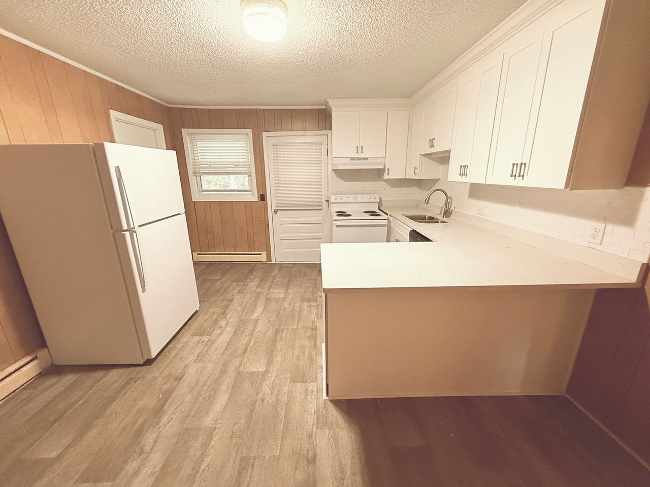 727 Lee St - Photo 3 of 10