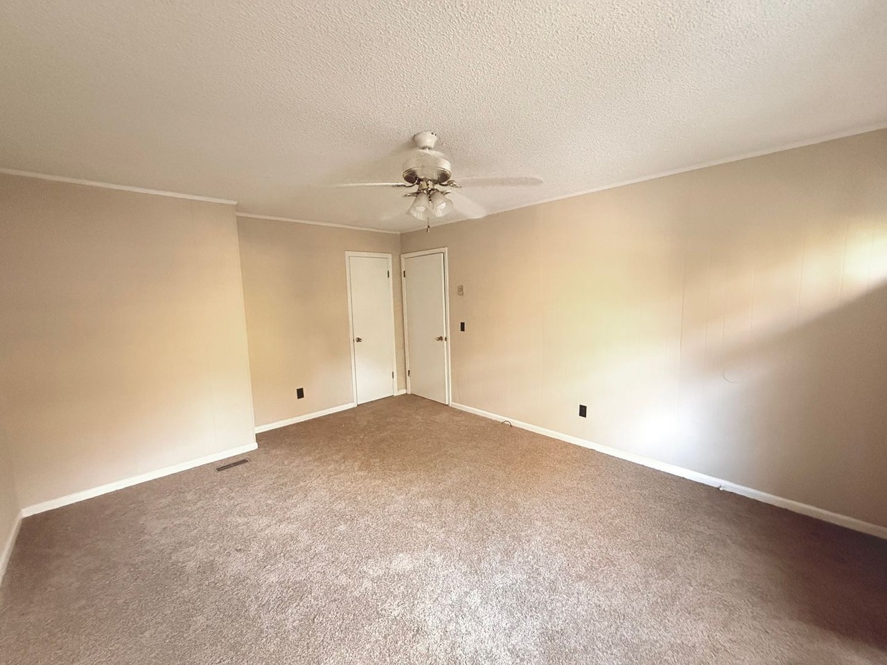 727 Lee St - Photo 5 of 10