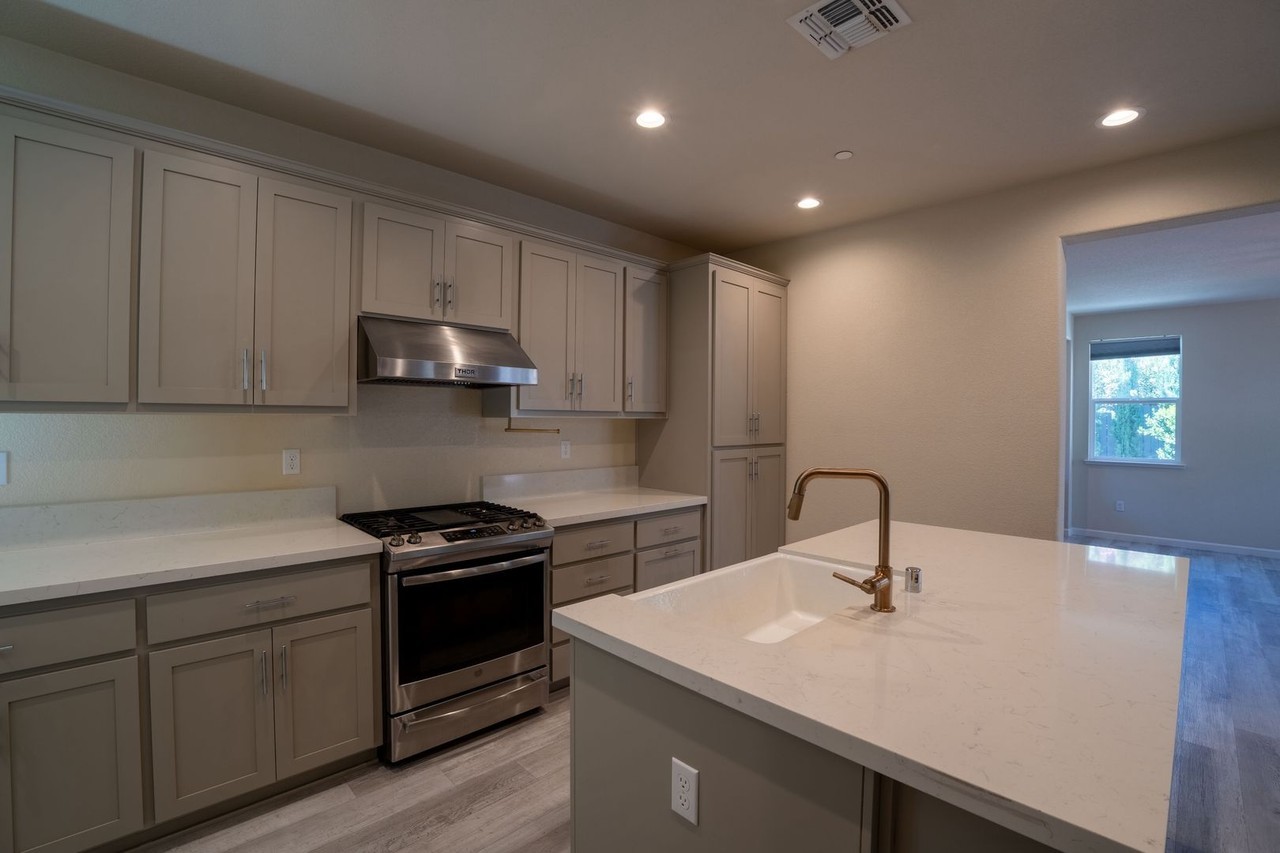 3625 Blue Bird Dr - Photo 3 of 38