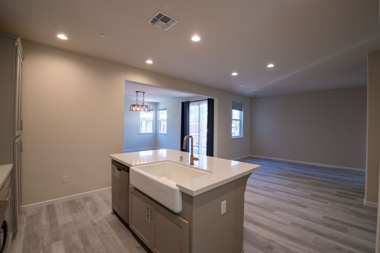 3625 Blue Bird Dr - Photo 4 of 38