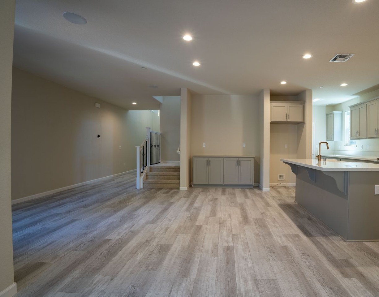 3625 Blue Bird Dr - Photo 5 of 38