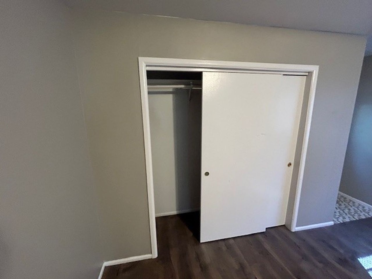 840 S Pinecrest St - Photo 5 of 15