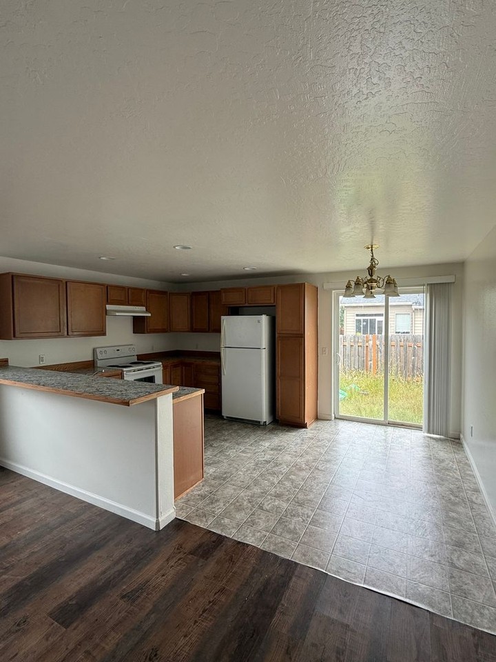 762 Marshall Ave - Photo 2 of 13