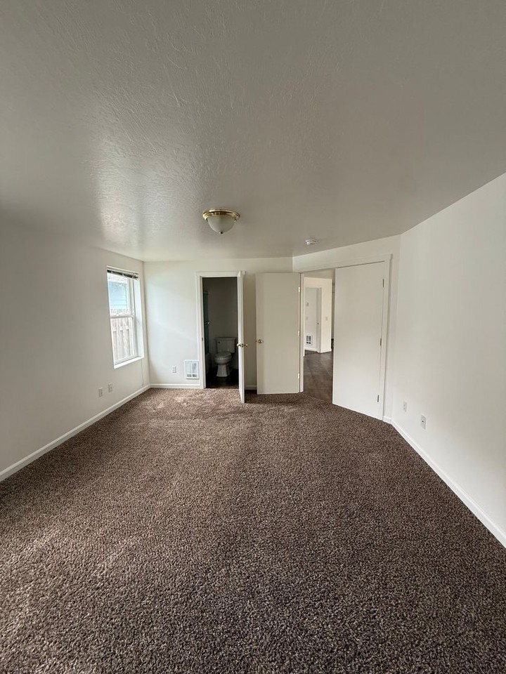 762 Marshall Ave - Photo 4 of 13