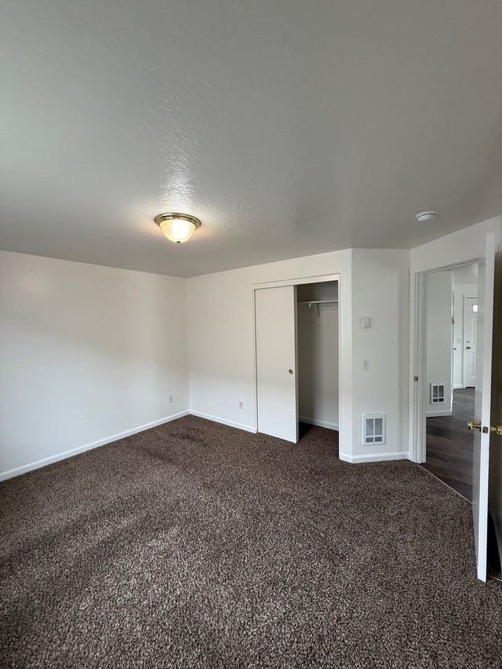 762 Marshall Ave - Photo 6 of 13