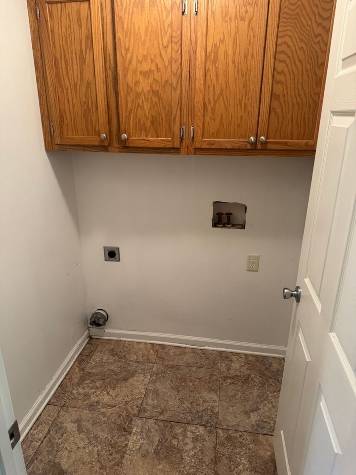 1340 Pyramid Dr - Photo 5 of 11