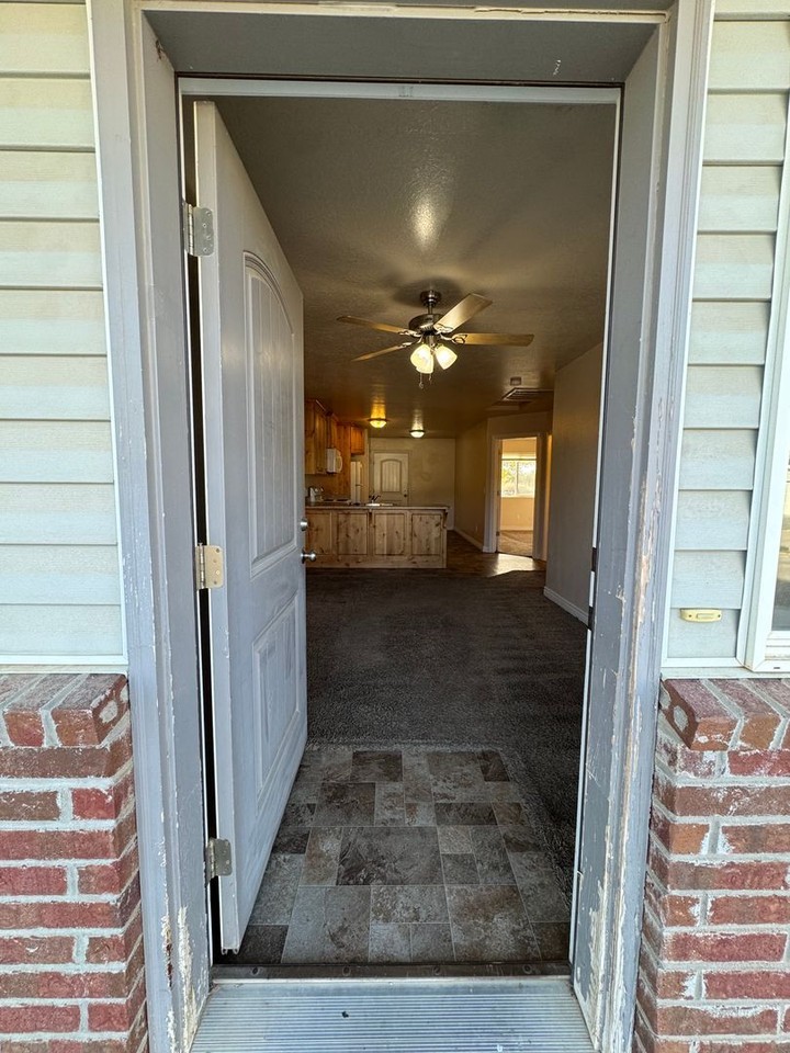 2021 W Starry Ln - Photo 3 of 16