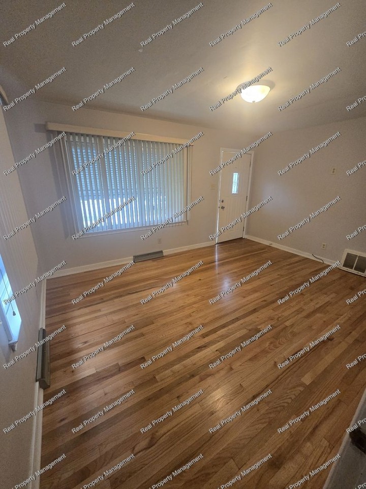 6815 Forestdale Ave - Photo 2 of 11