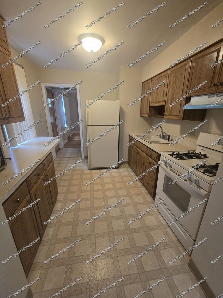 6815 Forestdale Ave - Photo 3 of 11