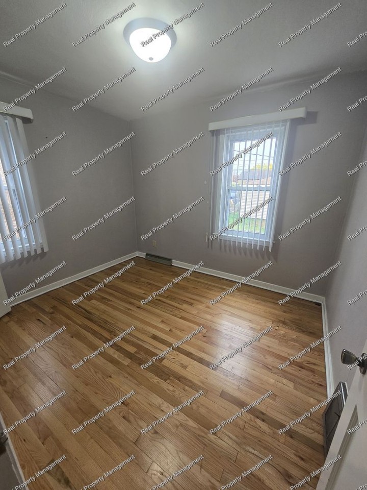 6815 Forestdale Ave - Photo 5 of 11