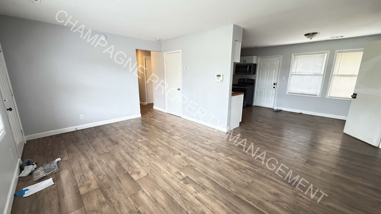7003 E 111th St - Photo 2 of 10