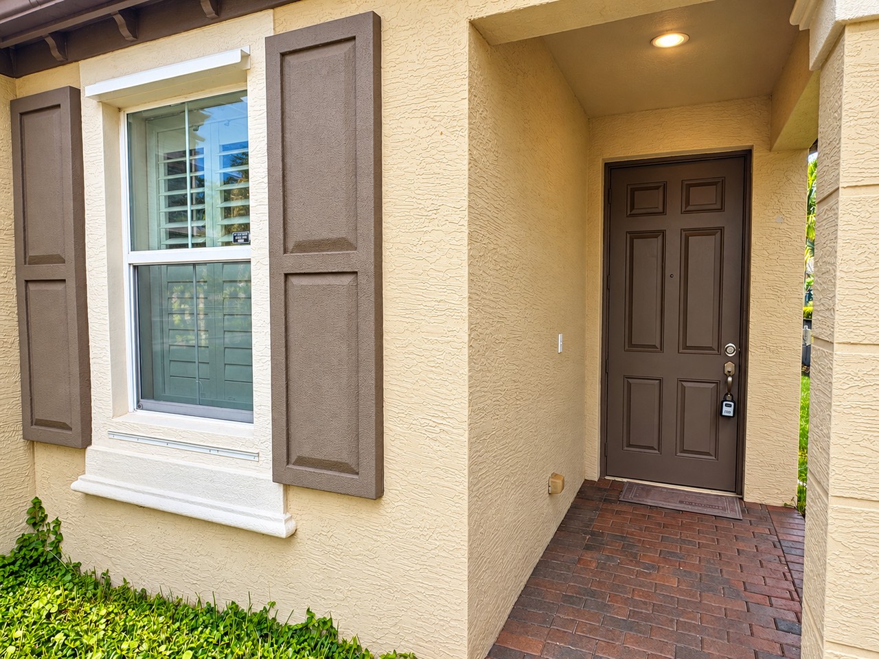 12048 Sw Knightsbridge Ln - Photo 2 of 20