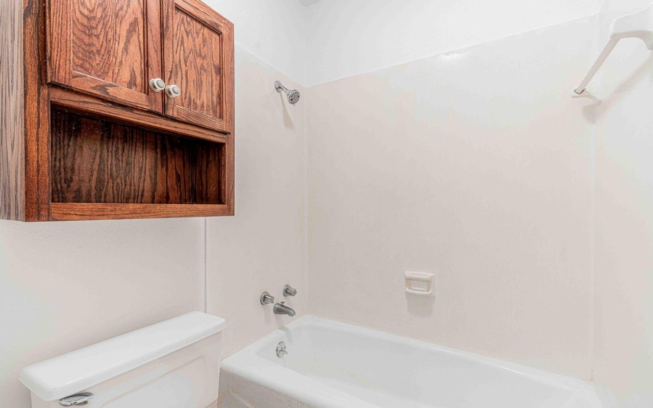 222 Winsor Dr - Photo 3 of 9