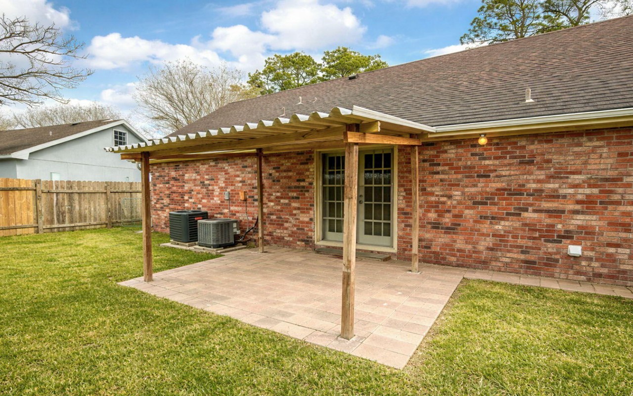 222 Winsor Dr - Photo 6 of 9