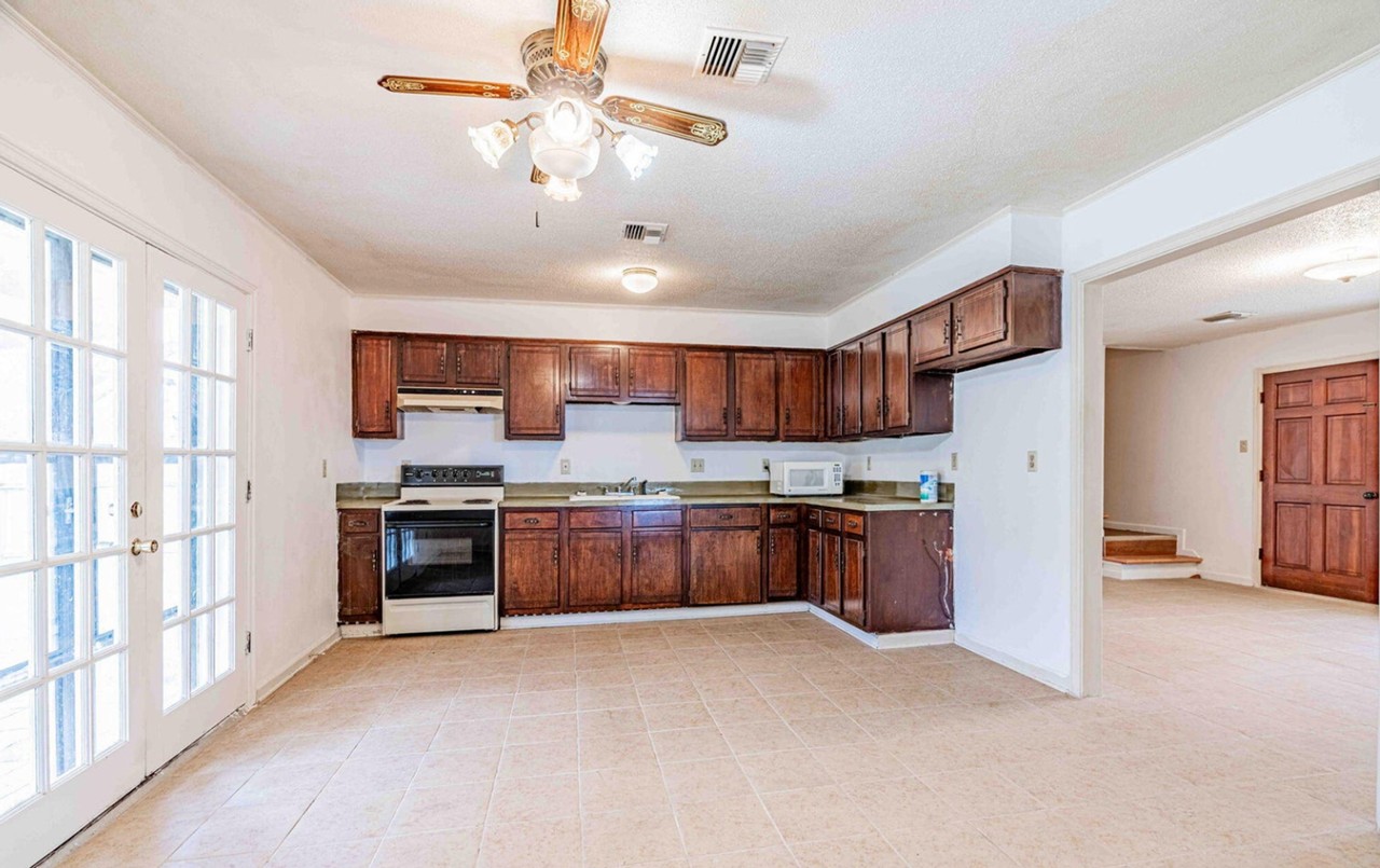 222 Winsor Dr - Photo 7 of 9