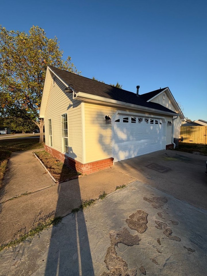 1722 Whippoorwill Dr - Photo 2 of 15