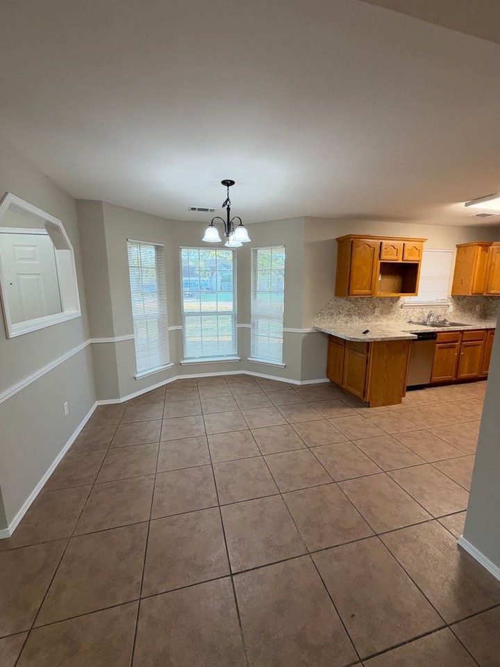1722 Whippoorwill Dr - Photo 4 of 15