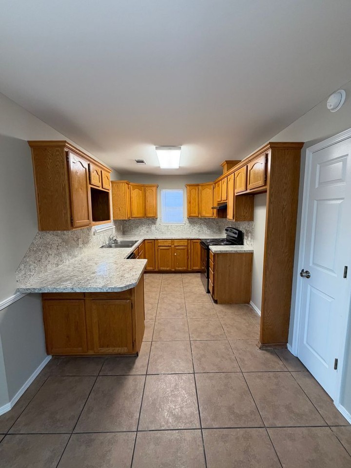 1722 Whippoorwill Dr - Photo 5 of 15
