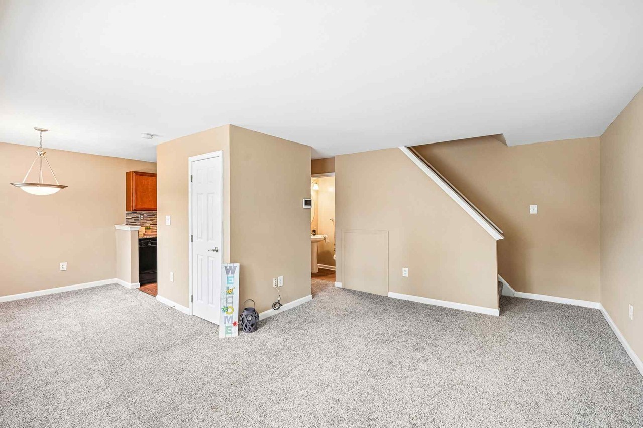Montgomery Manor Apartments & Townhomes - Photo 6 of 27