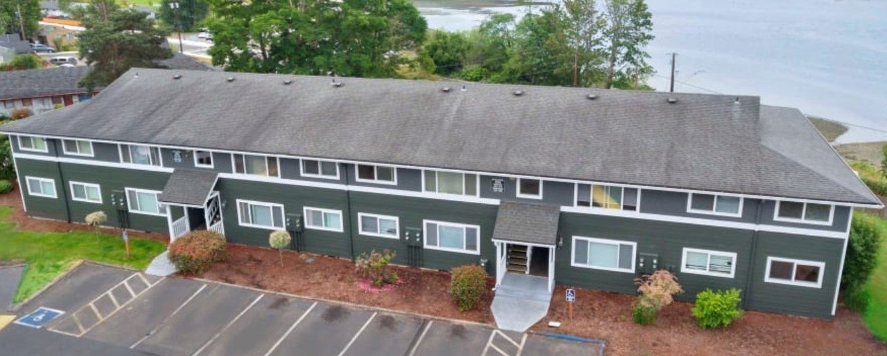 THE HEIGHTS AT SHERIDAN (BAYVIEW APTS) - Photo 2 of 16