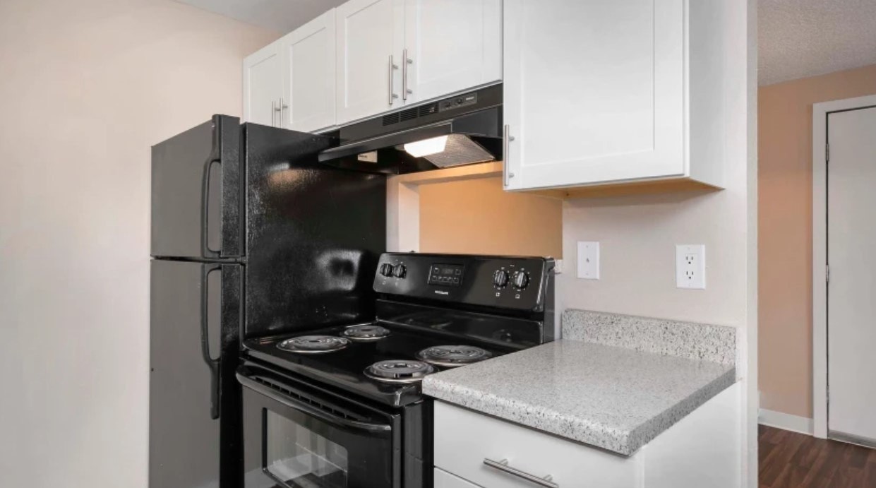 THE HEIGHTS AT SHERIDAN (BAYVIEW APTS) - Photo 6 of 16
