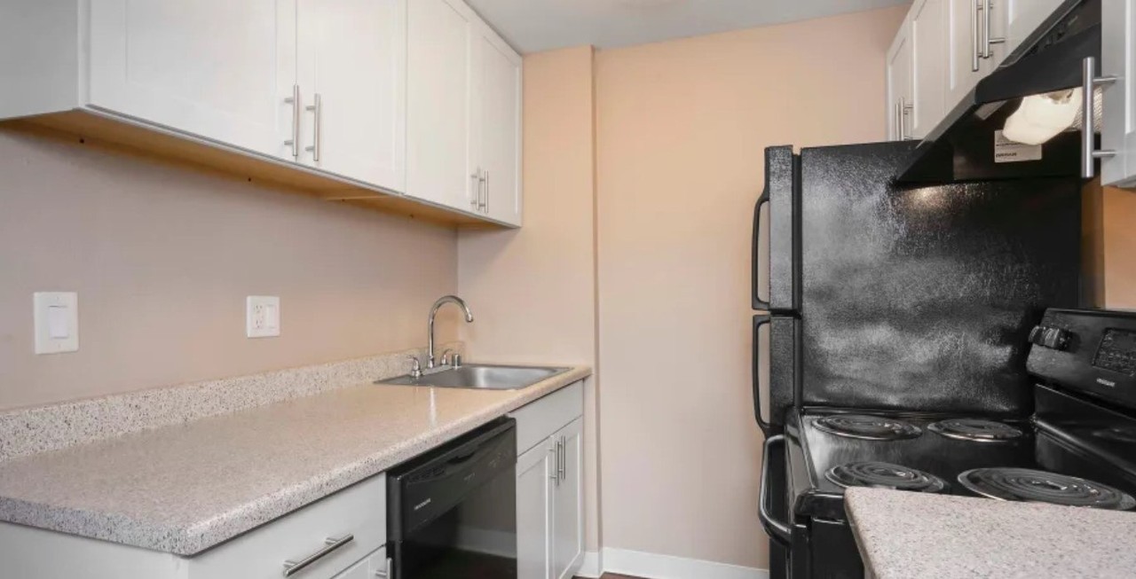 THE HEIGHTS AT SHERIDAN (BAYVIEW APTS) - Photo 7 of 16