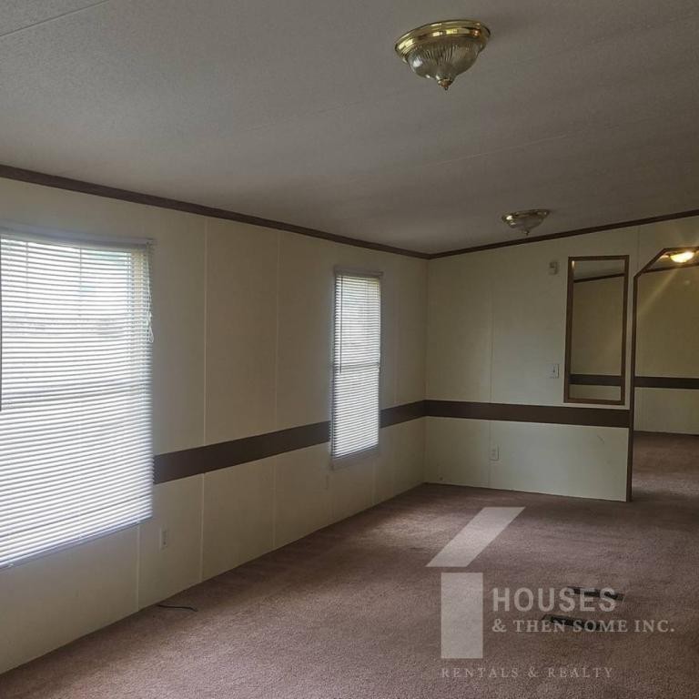 313 Ashwood Ln - Photo 2 of 18