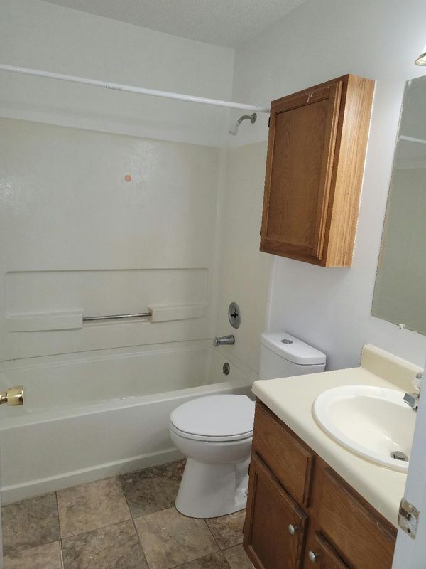 320 Kentucky Dr - Photo 2 of 8