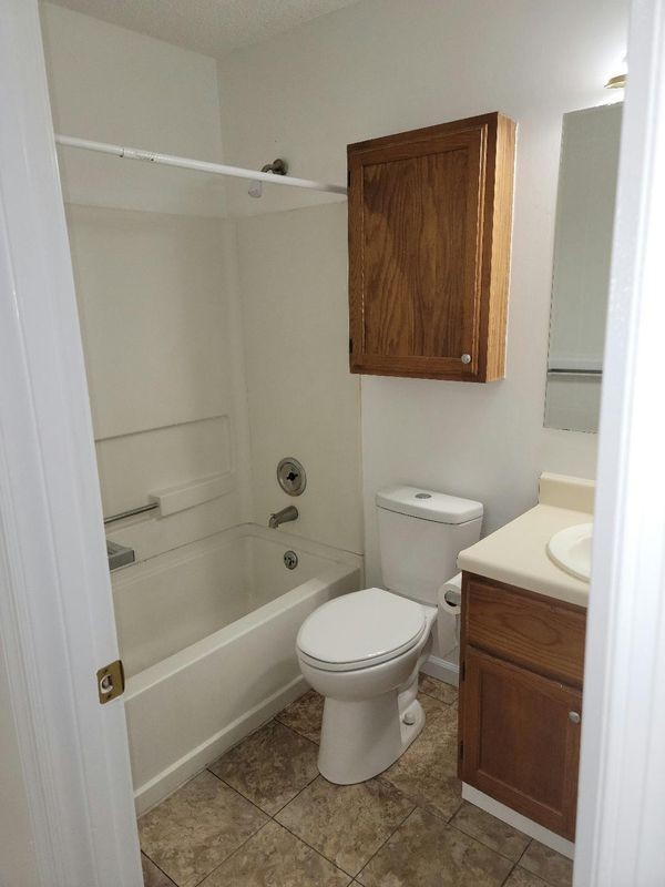 320 Kentucky Dr - Photo 3 of 8