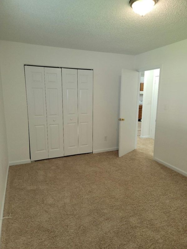 320 Kentucky Dr - Photo 4 of 8
