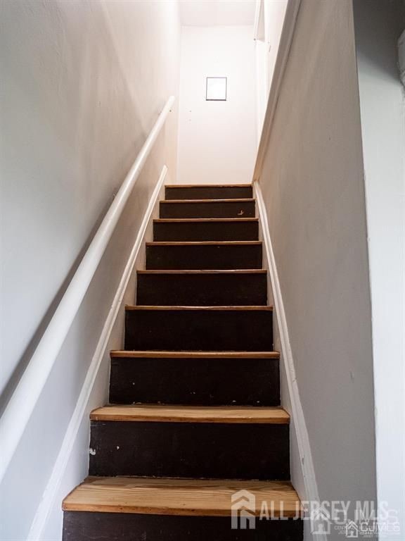 486 Cliff Rd - Photo 3 of 21