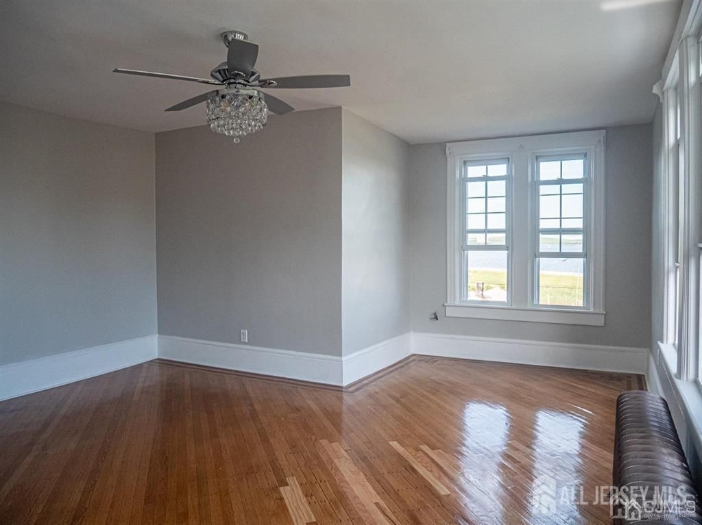 486 Cliff Rd - Photo 4 of 21