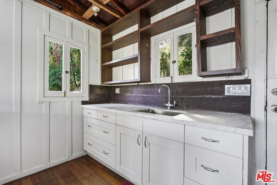 1621 Landa St - Photo 3 of 24