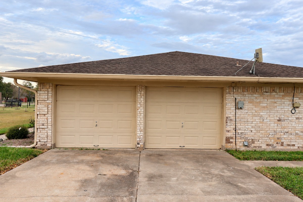 302 County Road 893 - Photo 5 of 33