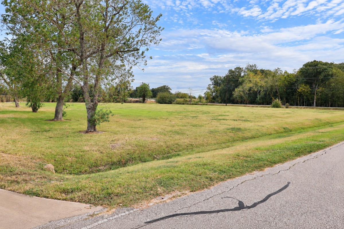 302 County Road 893 - Photo 6 of 33
