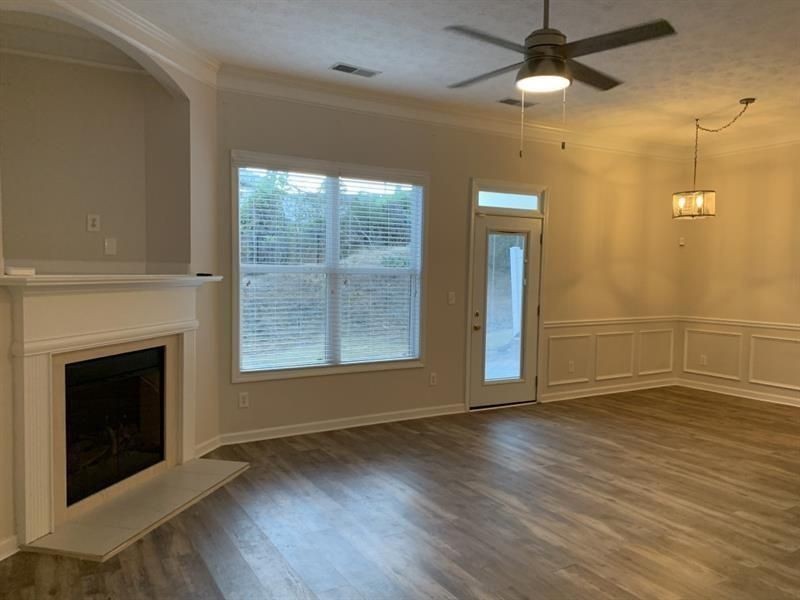 211 Green Bridge Ct - Photo 4 of 26