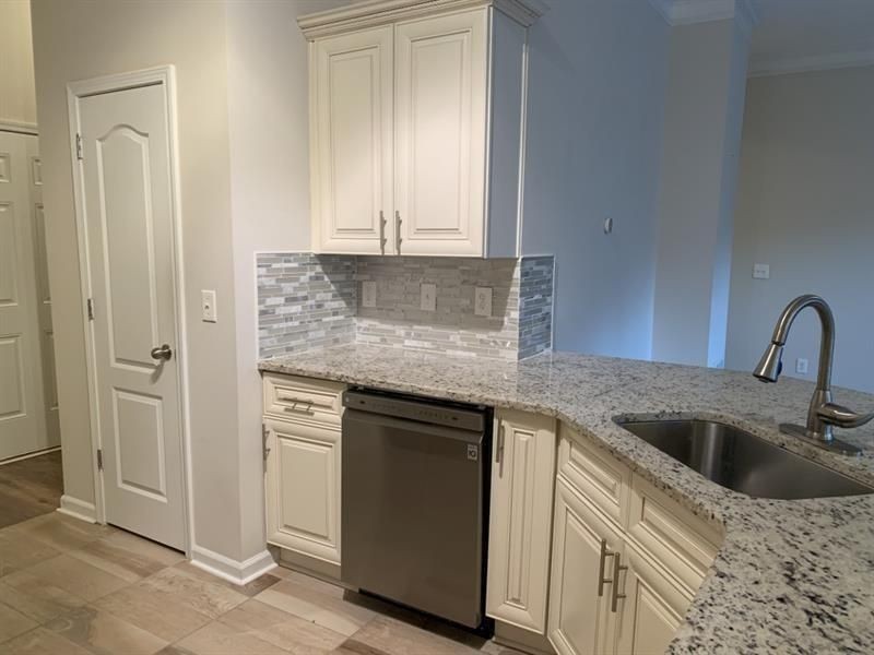 211 Green Bridge Ct - Photo 7 of 26