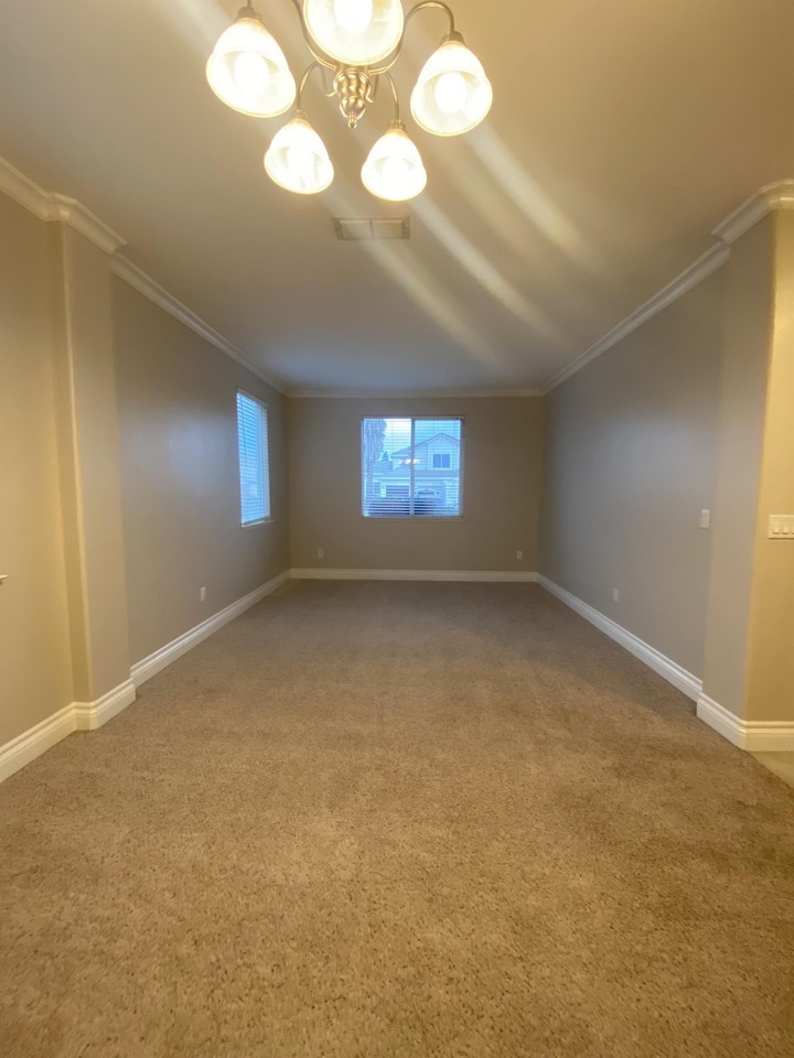 1687 Shoreline Dr #2 - Photo 3 of 13